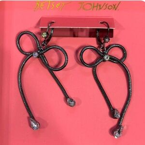 🌟🧚‍♀️Betsey Johnson Hematite Bow Drop  Earrings NWT/NIB